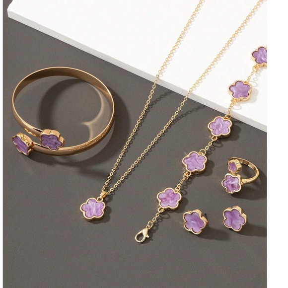 Luxe Gold Tone Flower Necklace Ring Jewelry Set - Picture 9 of 9